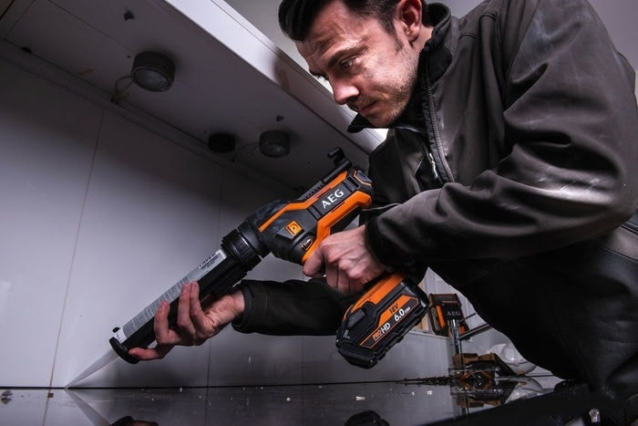Пистолет для герметика AEG Powertools BKP18C-310LI-201B (с 1-им АКБ)
