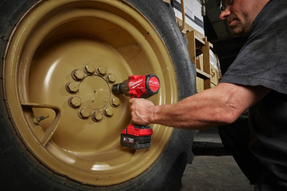Гайковерт Milwaukee M18 FUEL M18FHIW2F12-502X 4933492783 (с 2-мя АКБ, кейс)