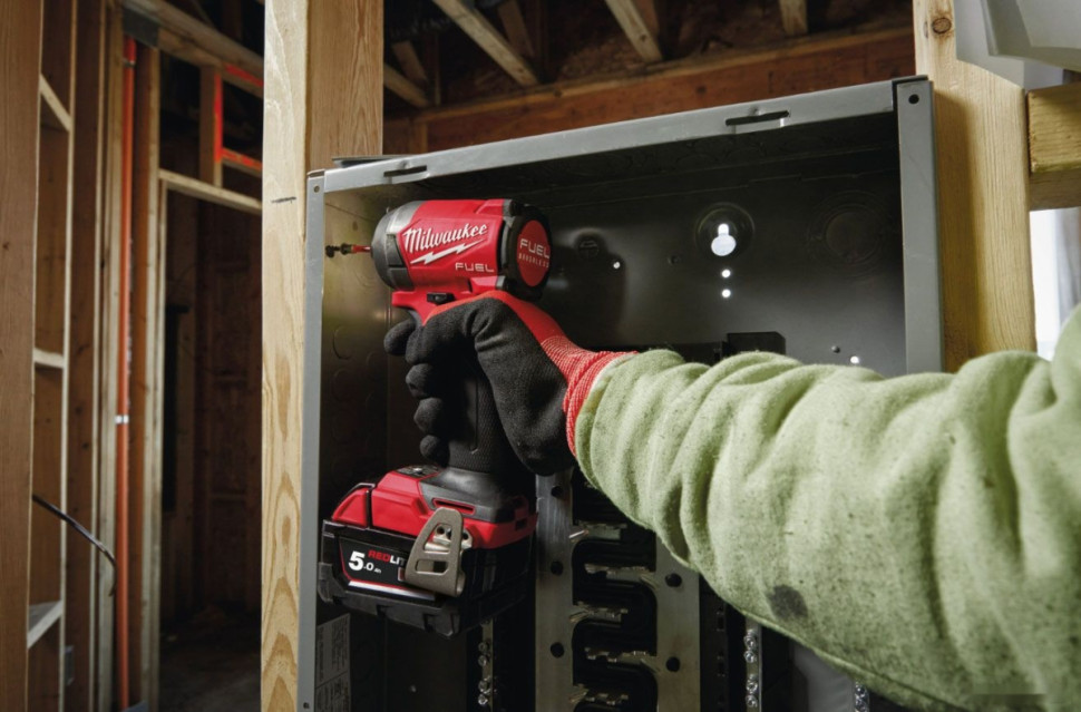 Винтоверт Milwaukee M18 FUEL M18FID3-502X 4933479865 (с 2-мя АКБ, кейс)