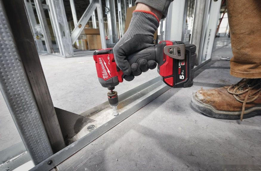 Винтоверт Milwaukee M18 FUEL M18FID3-502X 4933479865 (с 2-мя АКБ, кейс)