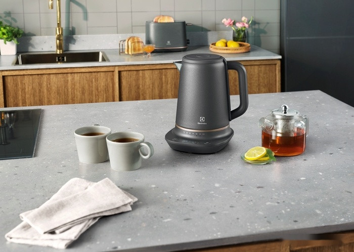 Электрический чайник Electrolux E7K1-6BP
