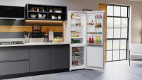 Холодильник с морозильником Hotpoint-Ariston HT 4180 M
