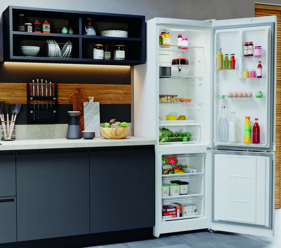 Холодильник с морозильником Hotpoint-Ariston HT 5201I W