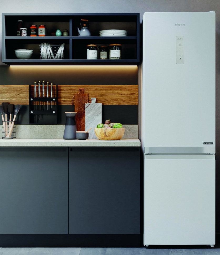 Холодильник с морозильником Hotpoint-Ariston HT 5201I W