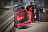 Шлифовальная машина Milwaukee M18 BOS125-502B 4933464229 (с 2-мя АКБ, сумка)