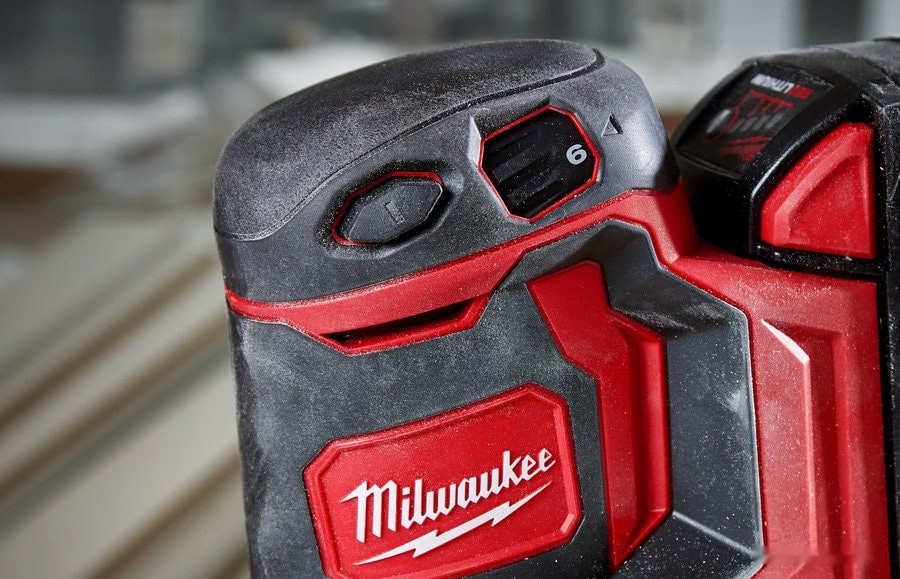 Шлифовальная машина Milwaukee M18 BOS125-502B 4933464229 (с 2-мя АКБ, сумка)
