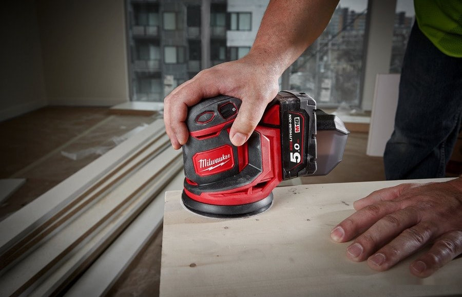 Шлифовальная машина Milwaukee M18 BOS125-502B 4933464229 (с 2-мя АКБ, сумка)