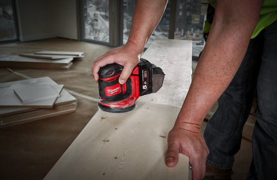 Шлифовальная машина Milwaukee M18 BOS125-502B 4933464229 (с 2-мя АКБ, сумка)