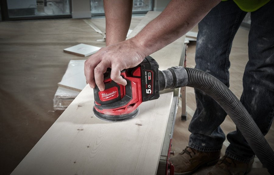 Шлифовальная машина Milwaukee M18 BOS125-502B 4933464229 (с 2-мя АКБ, сумка)