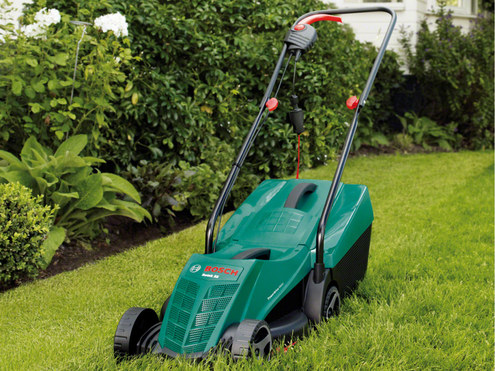 Электрическая газонокосилка  Bosch Rotak 32