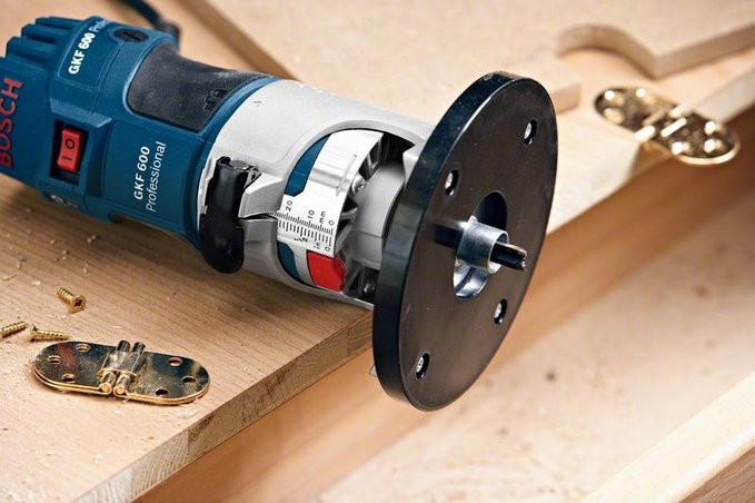 Фрезер Bosch GKF 600 Professional