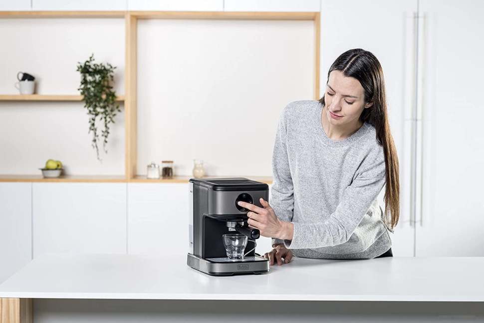 Рожковая помповая кофеварка Black & Decker BXCO850E
