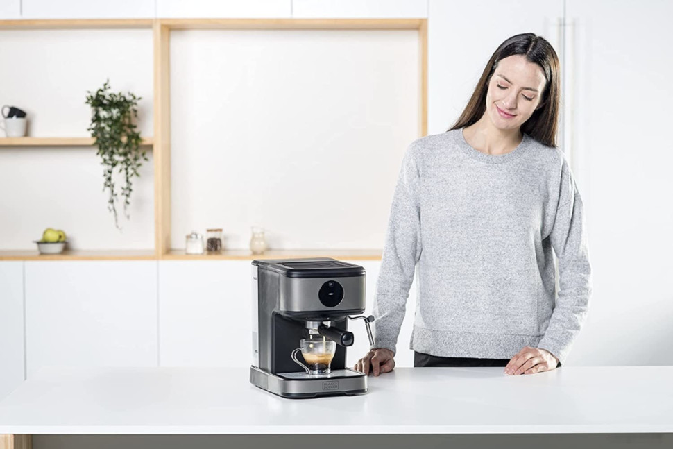 Рожковая помповая кофеварка Black & Decker BXCO850E