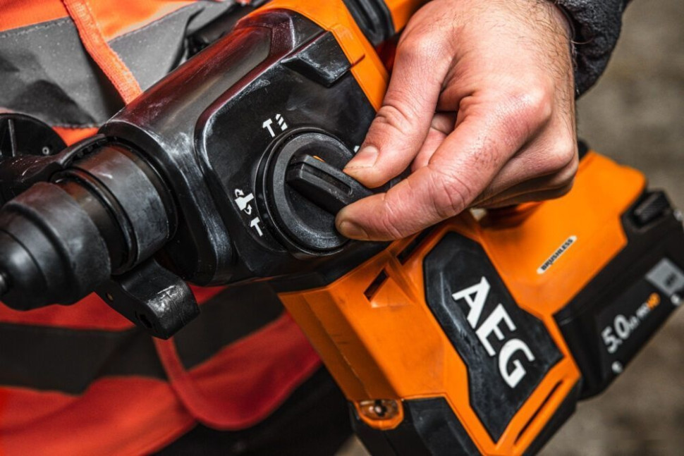 Перфоратор AEG Powertools BBH18BL2-502C 4935492343 (с 2-мя АКБ, кейс)