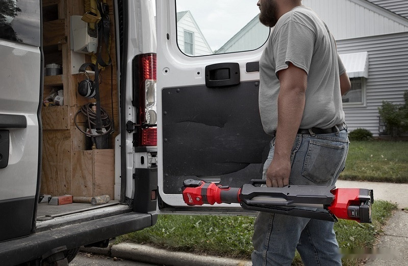 Фонарь Milwaukee M12 SAL-0 (без АКБ)