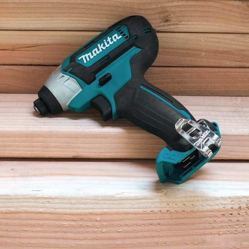 Винтоверт Makita TD110DWAE (с 2-мя АКБ, кейс)