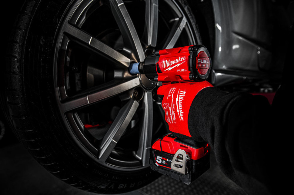 Гайковерт Milwaukee M18 FMTIW2P12-0X 4933478453 (с 2-мя АКБ, кейс)