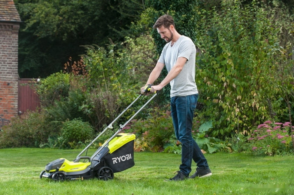 Колёсная газонокосилка Ryobi RLM18C33B25 (с 1-им АКБ 2.5 Ah)