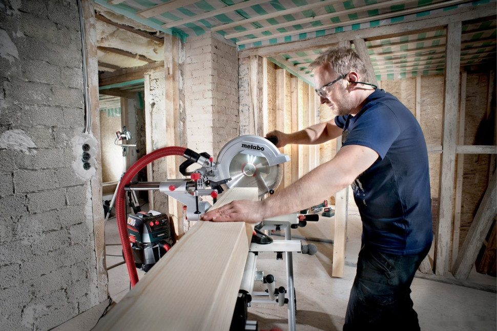 Торцовочная пила Metabo KGS 254 M Set 690828000
