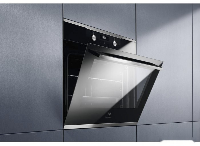 Духовой шкаф Electrolux SteamBake 600 KODEC75X2