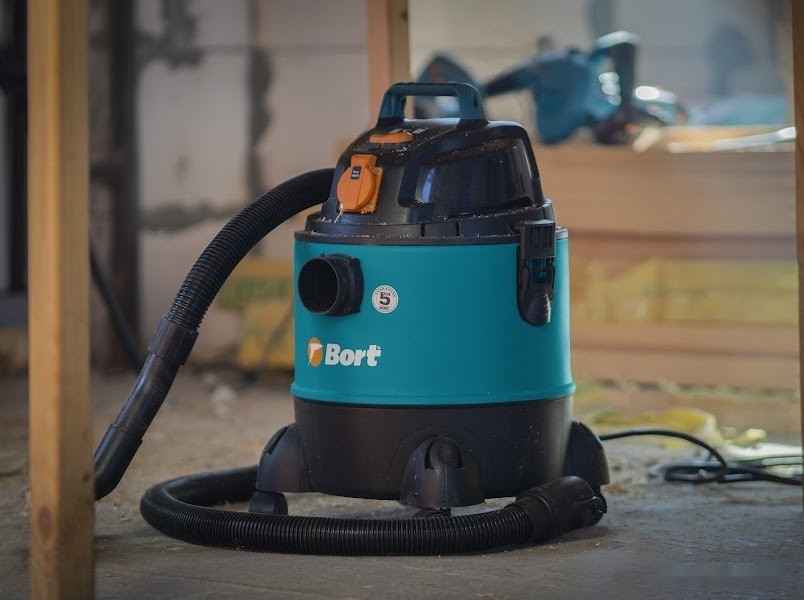 Промышленный пылесос BORT BSS-1220-Pro (98291797)