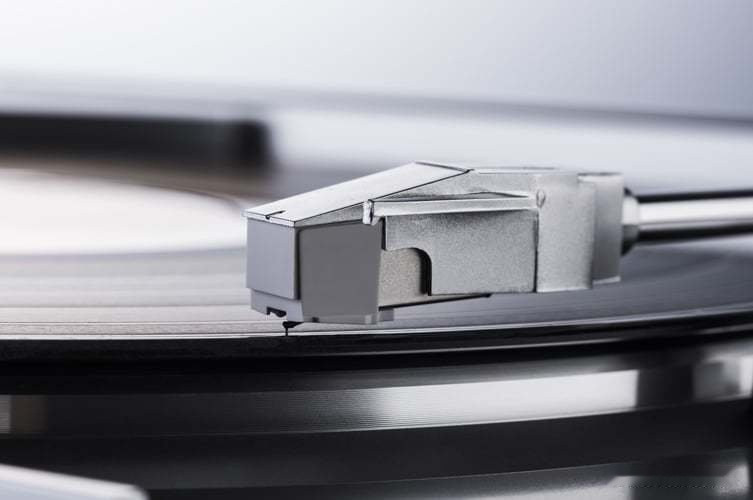 Виниловый проигрыватель DENON DP-29F (серебристый)