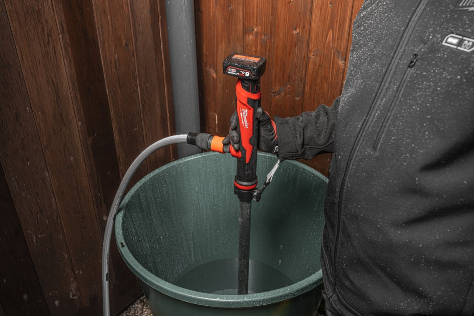 Дренажный насос Milwaukee M12 BSWP-601 4933479640 (с 1-им АКБ)