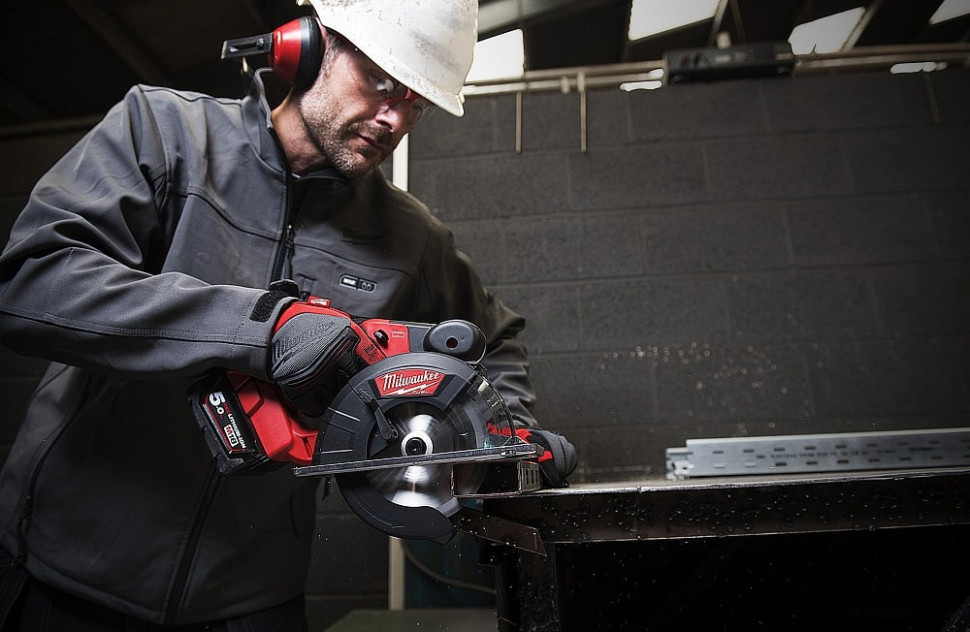 Дисковая (циркулярная) пила Milwaukee Fuel M18 FMCS-0X (без АКБ)