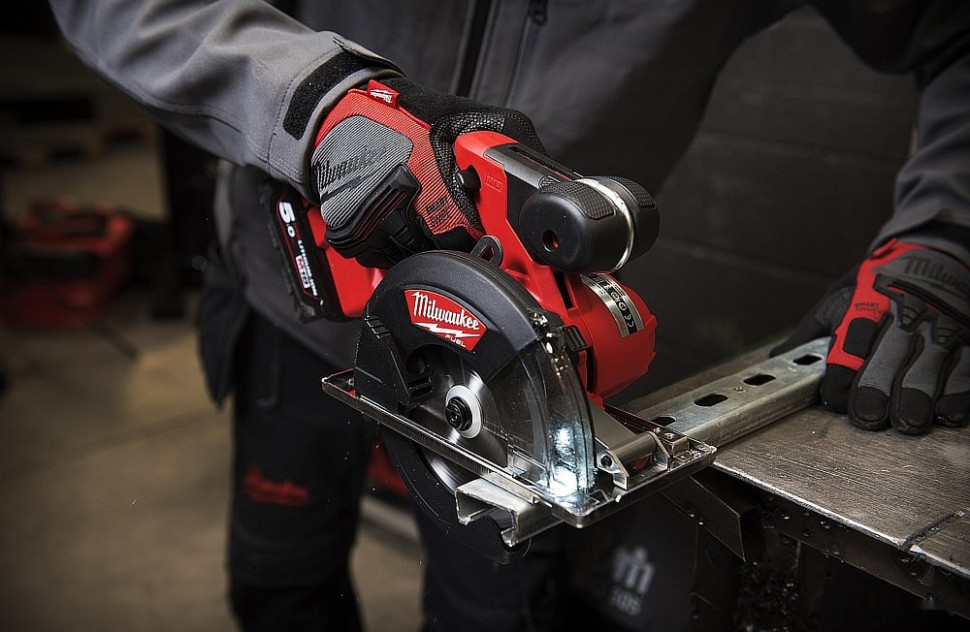 Дисковая (циркулярная) пила Milwaukee Fuel M18 FMCS-0X (без АКБ)