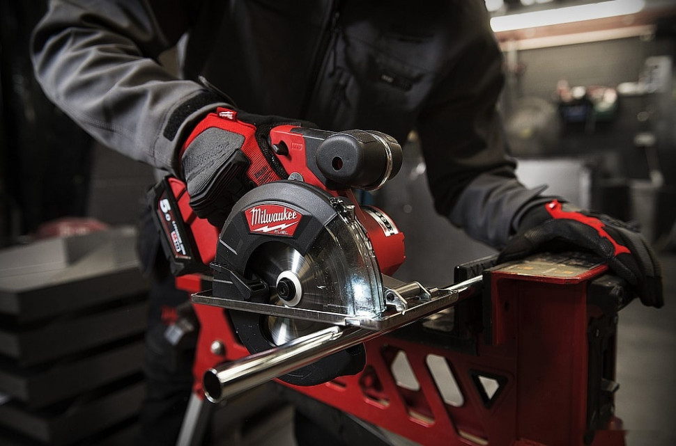 Дисковая (циркулярная) пила Milwaukee Fuel M18 FMCS-0X (без АКБ)
