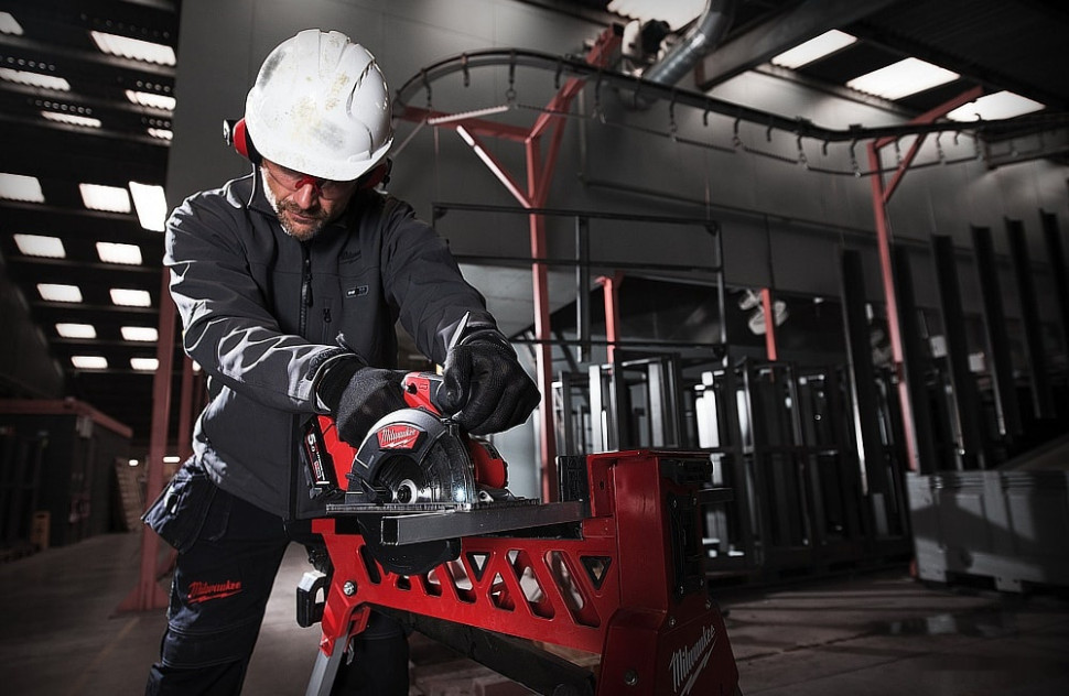 Дисковая (циркулярная) пила Milwaukee Fuel M18 FMCS-0X (без АКБ)