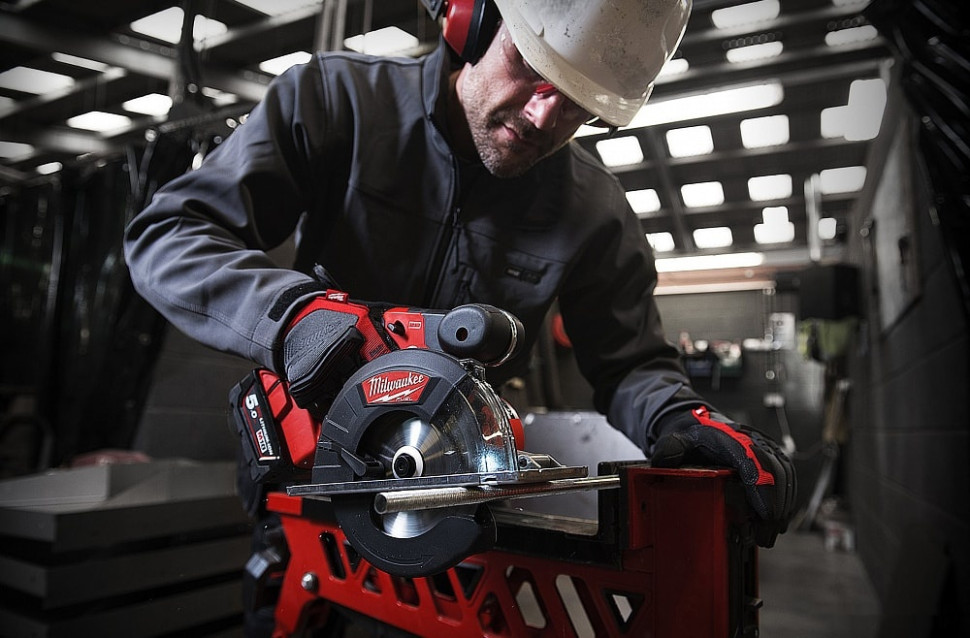 Дисковая (циркулярная) пила Milwaukee Fuel M18 FMCS-0X (без АКБ)