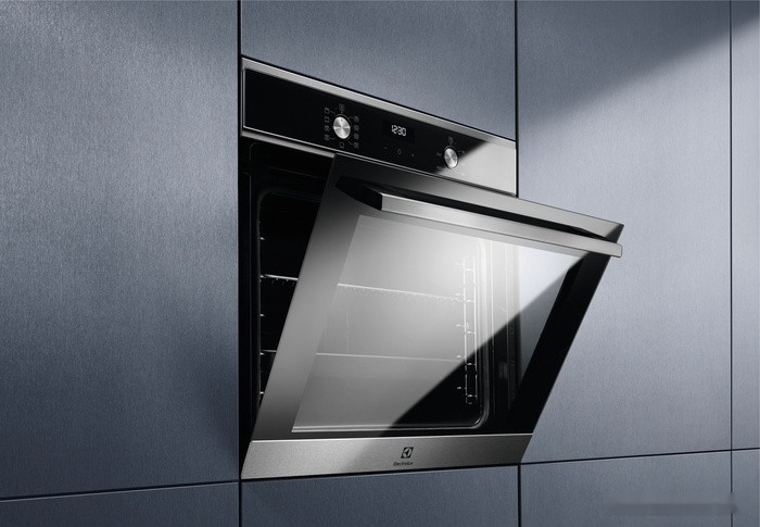 Духовой шкаф Electrolux SteamBake PRO 600 EOD5H70BX