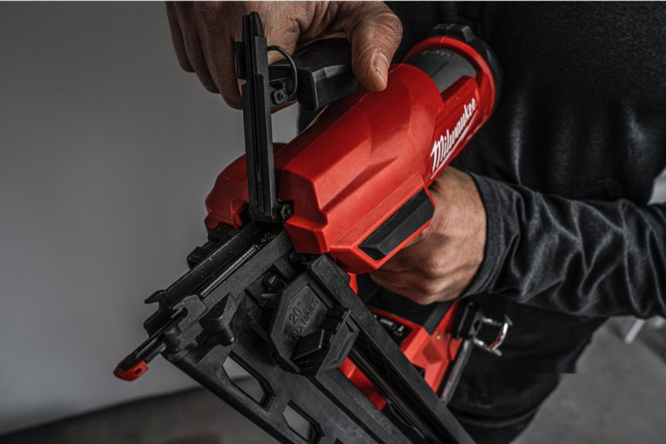 Milwaukee M18 FN16GA-202X Fuel 4933478092 (с 2-мя АКБ, кейс)