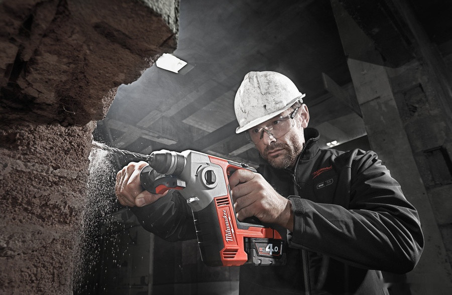 Перфоратор Milwaukee M18 BH-402C 4933443330 (с 2-мя АКБ, кейс)