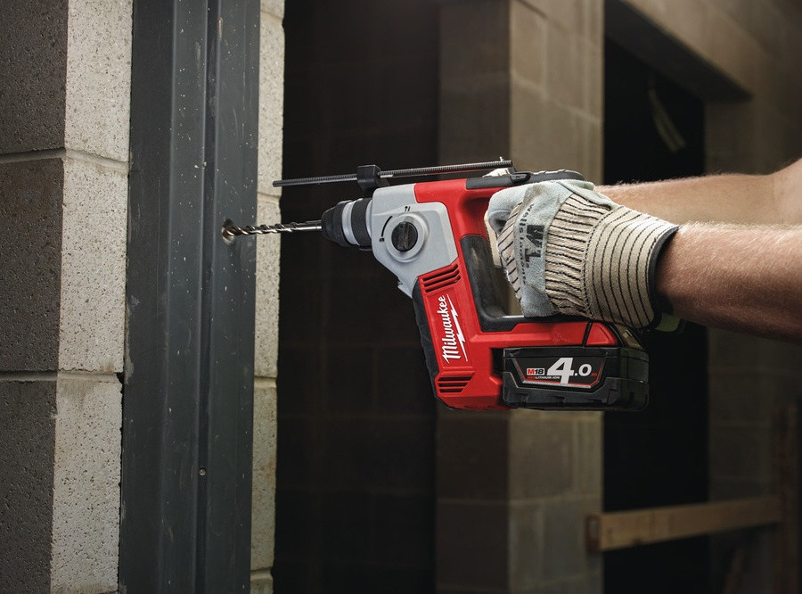 Перфоратор Milwaukee M18 BH-402C 4933443330 (с 2-мя АКБ, кейс)