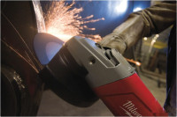 Угловая шлифмашина Milwaukee AGVK24-230EK 4933451413