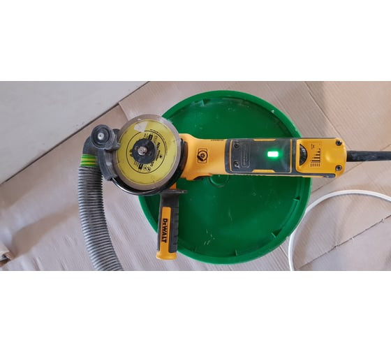 Угловая шлифмашина DeWALT DWE 4357