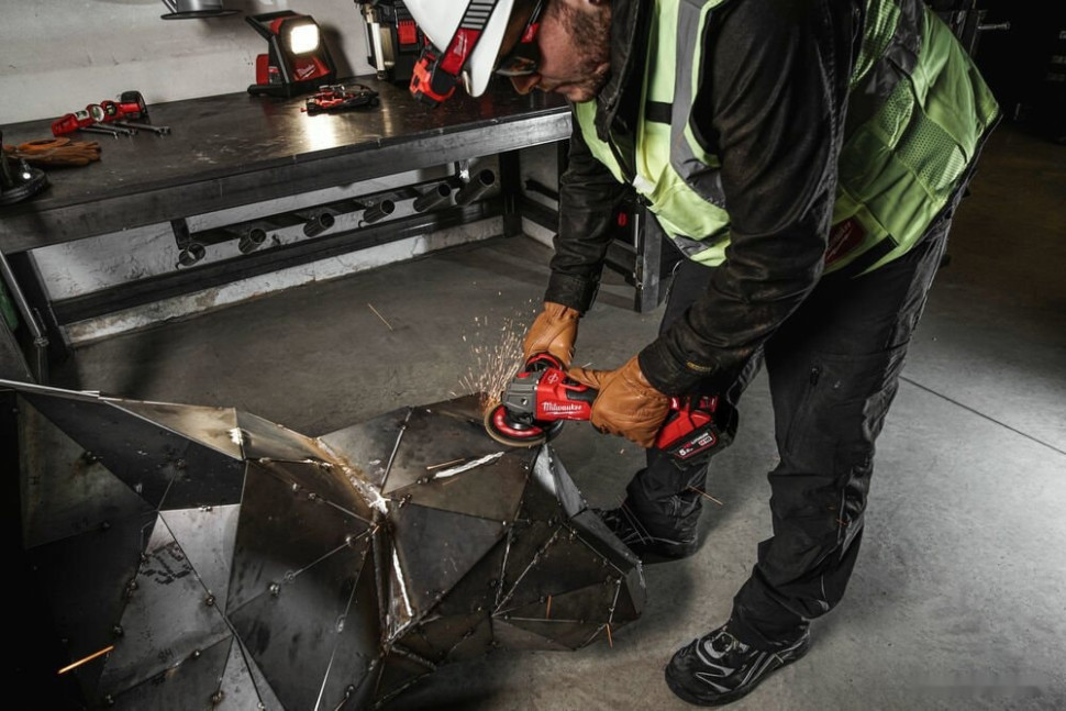 Угловая шлифмашина Milwaukee M18 FSAG125XB-0X Fuel 4933478429 (без АКБ)