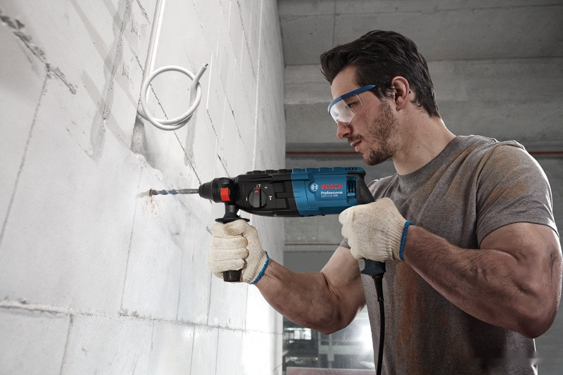 Перфоратор Bosch GBH 240 Professional 0611272102 (кейс, набор оснастки)