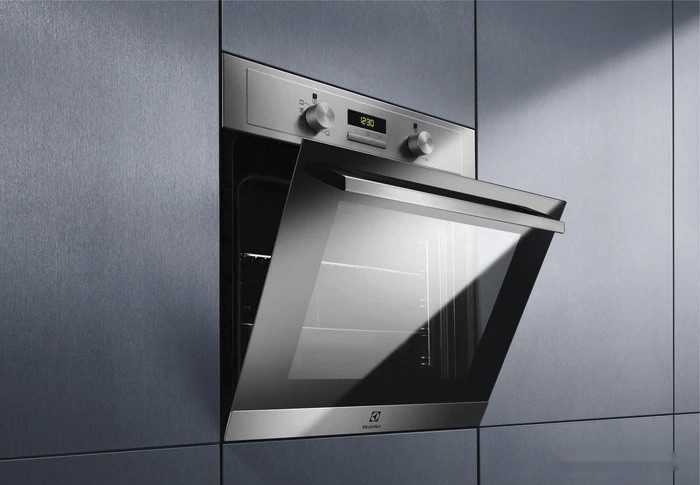 Духовой шкаф Electrolux SurroundCook 600 EOF3H00BX