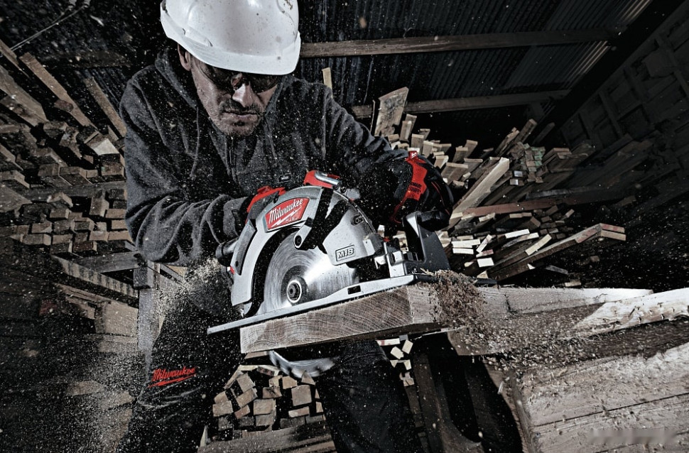 Дисковая (циркулярная) пила Milwaukee Fuel M18 FCS66-0 (без АКБ)