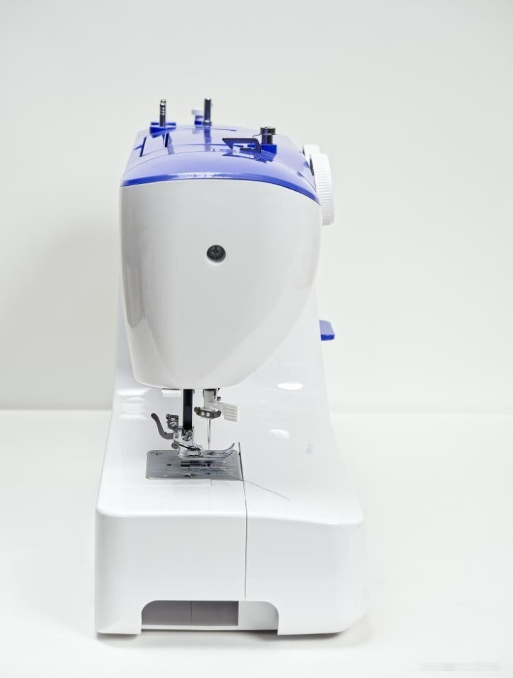 Электромеханическая швейная машина Janete 990 (синий)