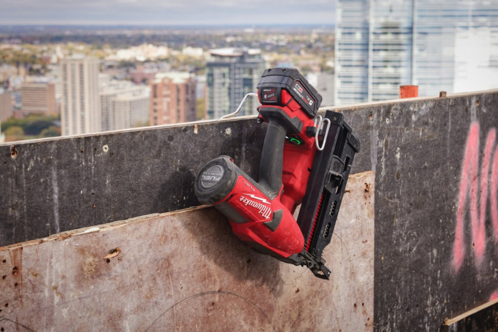 Гвоздезабиватель Milwaukee M18 FDN-0X 4933493600 (без АКБ, кейс)