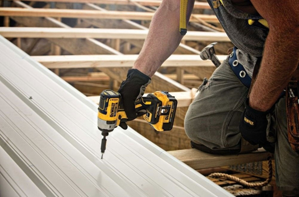 Винтоверт DeWALT DCF887D2-QW (c 2-мя АКБ, кейс)