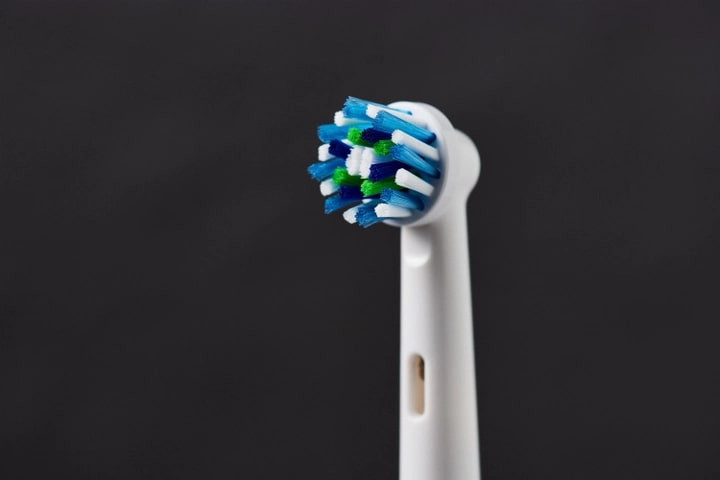 Электрическая зубная щетка Oral-B Smart 4100 Sensitive
