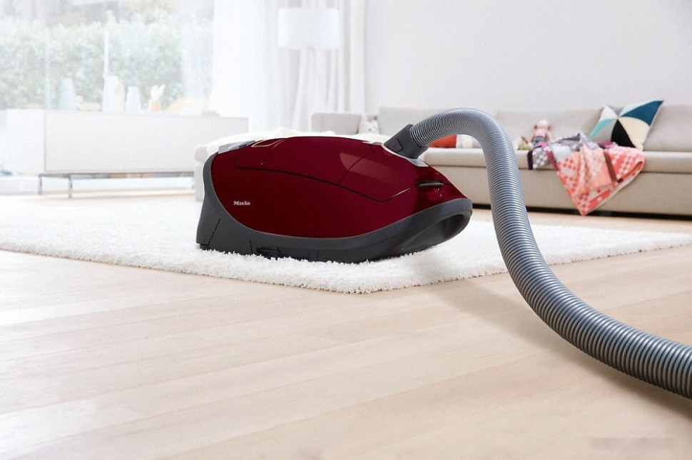 Пылесос Miele Complete C3 SGDA3 (ежевичный красный)