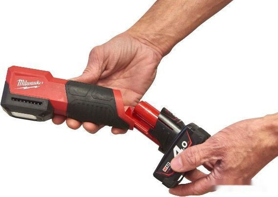 Фонарь Milwaukee M12 CML-401 (с 1-им АКБ)