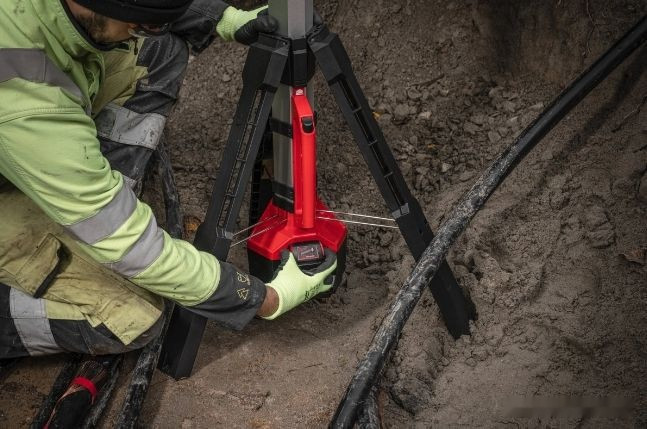 Фонарь Milwaukee M18 SAL2-0 4933492486 (без АКБ)
