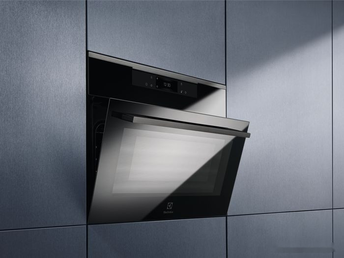 Духовой шкаф Electrolux CombiQuick 800 KVLBE08H